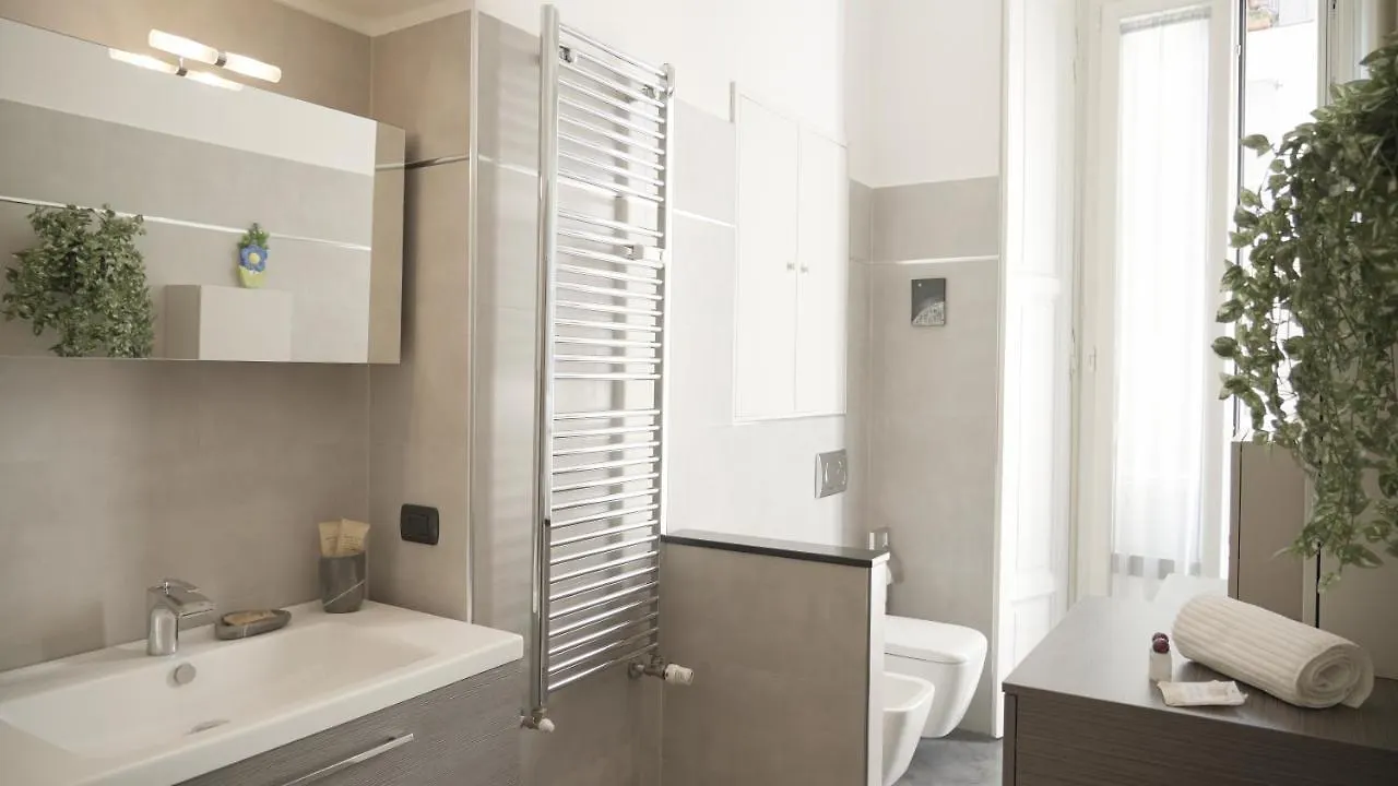 ****Buenos Aires Luxury Apartment Milano -5 Min. Duomo 0*, Milan